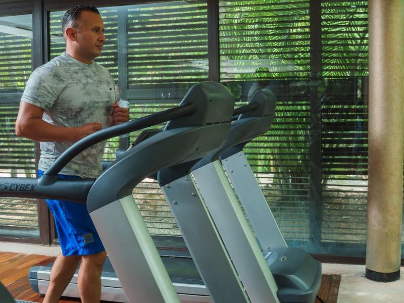Entrenamiento con máquinas Blue Diamond Luxury Boutique Hotel Riviera Maya Entrenamiento con máquinas Blue Diamond Luxury Boutique Hotel Riviera Maya